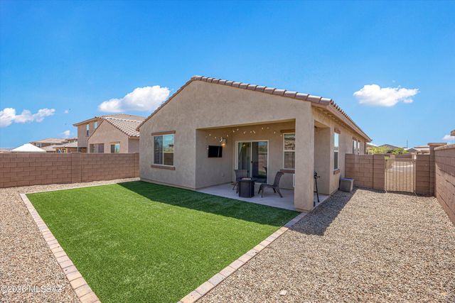 958 W Calle Las Varitas, Sahuarita, AZ 85629