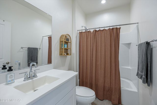 958 W Calle Las Varitas, Sahuarita, AZ 85629