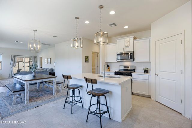 958 W Calle Las Varitas, Sahuarita, AZ 85629