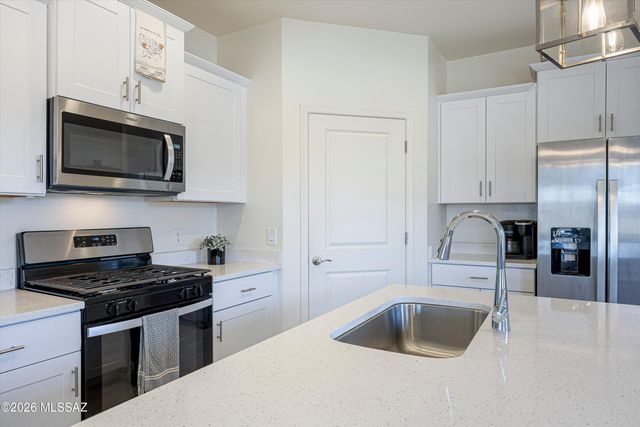 958 W Calle Las Varitas, Sahuarita, AZ 85629