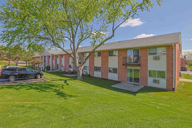 673 E Fullerton Avenue 105, Glendale Heights, IL 60139