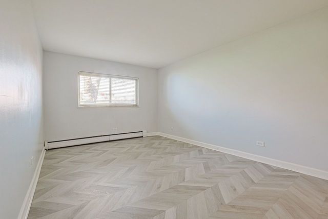 673 E Fullerton Avenue 105, Glendale Heights, IL 60139