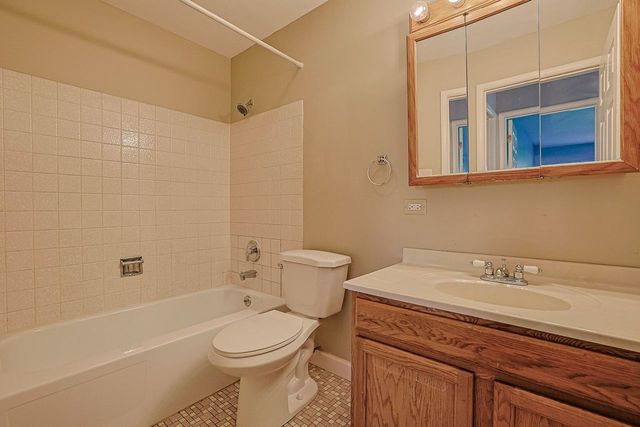 673 E Fullerton Avenue 105, Glendale Heights, IL 60139