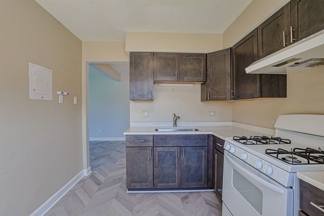 673 E Fullerton Avenue 105, Glendale Heights, IL 60139