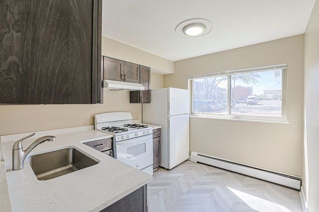 673 E Fullerton Avenue 105, Glendale Heights, IL 60139