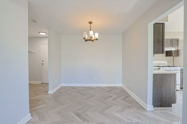 673 E Fullerton Avenue 105, Glendale Heights, IL 60139