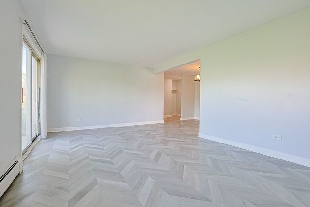 673 E Fullerton Avenue 105, Glendale Heights, IL 60139