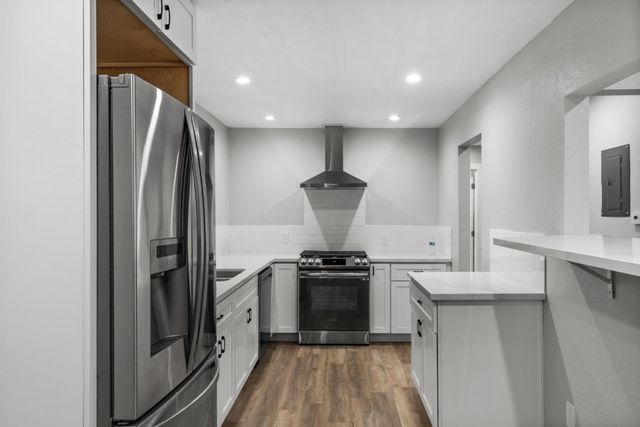 212 E Longview Avenue, Stockton, CA 95207