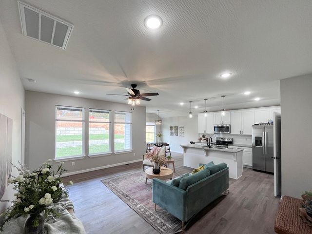 915 Shorthorn Lane, Marshfield, MO 65706