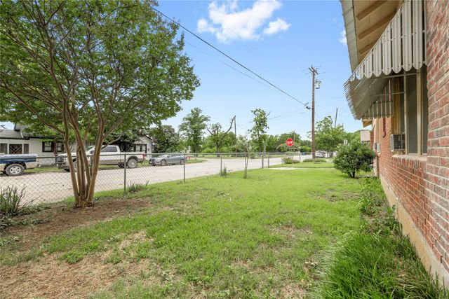 1216 3rd Street, Brownwood, TX 76801