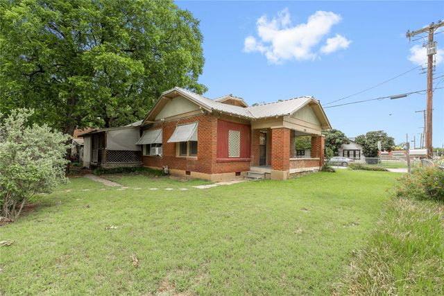 1216 3rd Street, Brownwood, TX 76801
