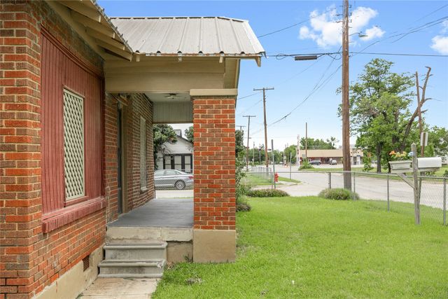 1216 3rd Street, Brownwood, TX 76801