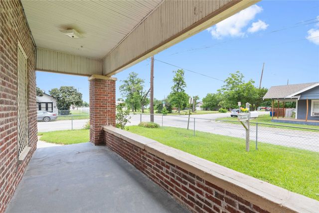 1216 3rd Street, Brownwood, TX 76801