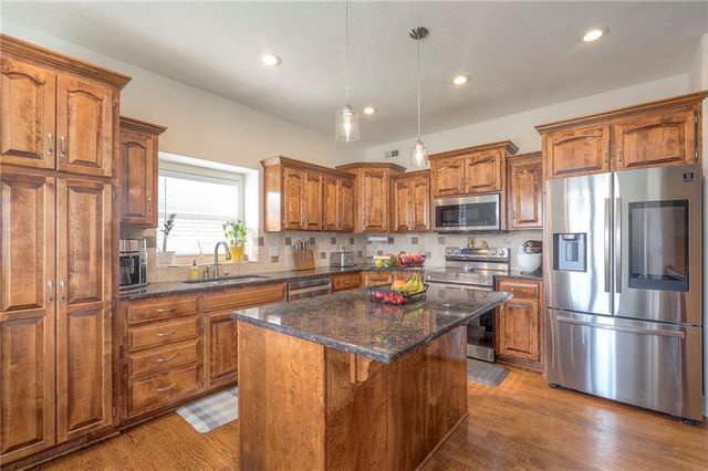 1121 N Old Mill Road, Independence, MO 64056