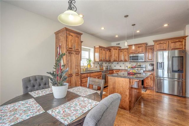 1121 N Old Mill Road, Independence, MO 64056
