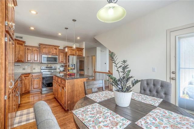 1121 N Old Mill Road, Independence, MO 64056