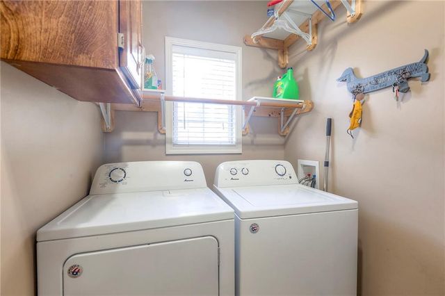 1121 N Old Mill Road, Independence, MO 64056