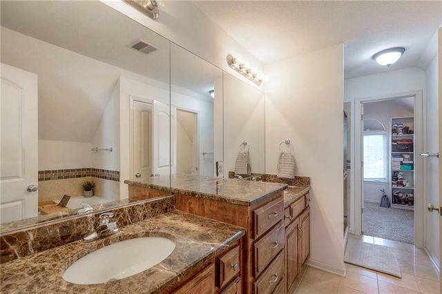 1121 N Old Mill Road, Independence, MO 64056
