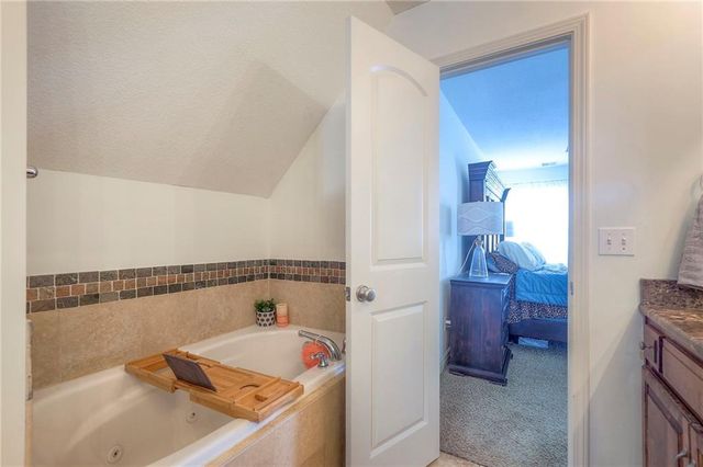 1121 N Old Mill Road, Independence, MO 64056
