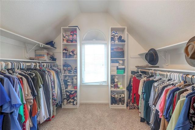 1121 N Old Mill Road, Independence, MO 64056