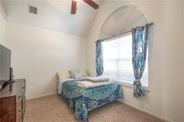 1121 N Old Mill Road, Independence, MO 64056