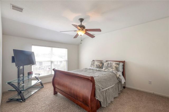 1121 N Old Mill Road, Independence, MO 64056