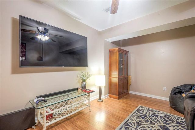1121 N Old Mill Road, Independence, MO 64056
