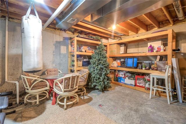 1121 N Old Mill Road, Independence, MO 64056
