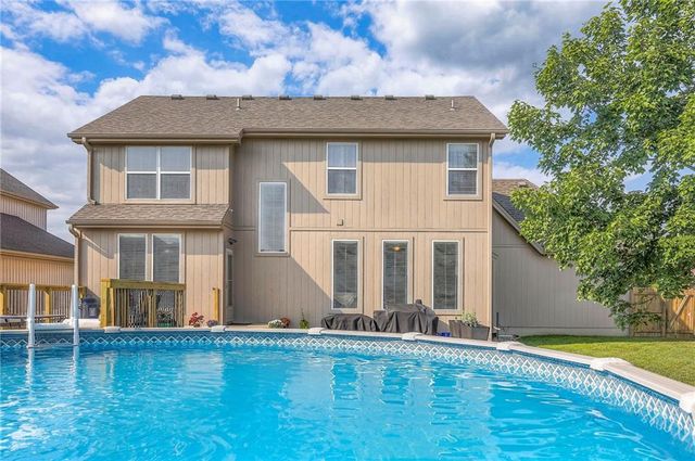 1121 N Old Mill Road, Independence, MO 64056