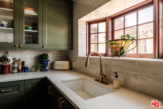 4026 Woking Way, Los Angeles, CA 90027