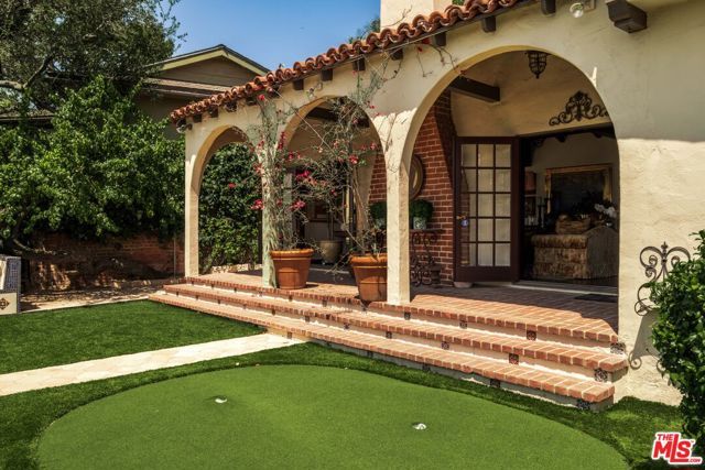 4026 Woking Way, Los Angeles, CA 90027