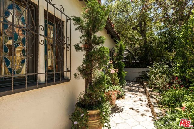 4026 Woking Way, Los Angeles, CA 90027