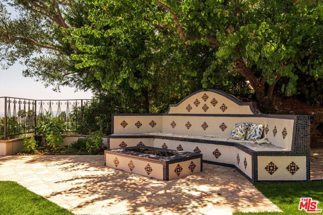 4026 Woking Way, Los Angeles, CA 90027