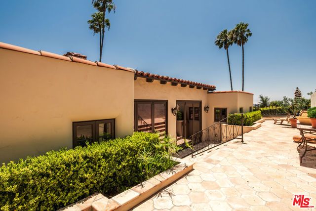 4026 Woking Way, Los Angeles, CA 90027