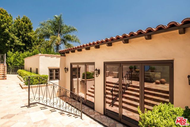 4026 Woking Way, Los Angeles, CA 90027