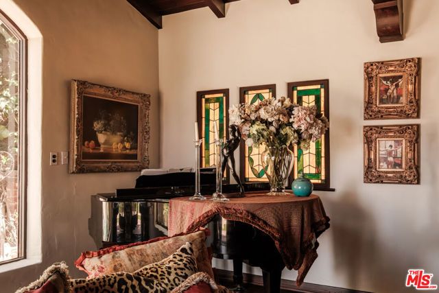 4026 Woking Way, Los Angeles, CA 90027