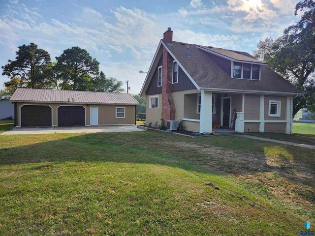 911 7th St Street, Springfield, SD 57062