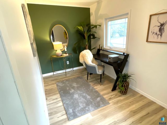 911 7th St Street, Springfield, SD 57062