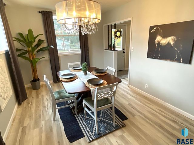 911 7th St Street, Springfield, SD 57062