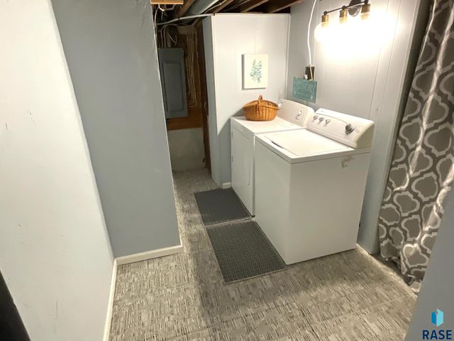 911 7th St Street, Springfield, SD 57062