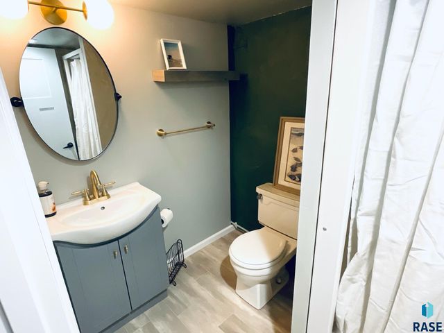 911 7th St Street, Springfield, SD 57062