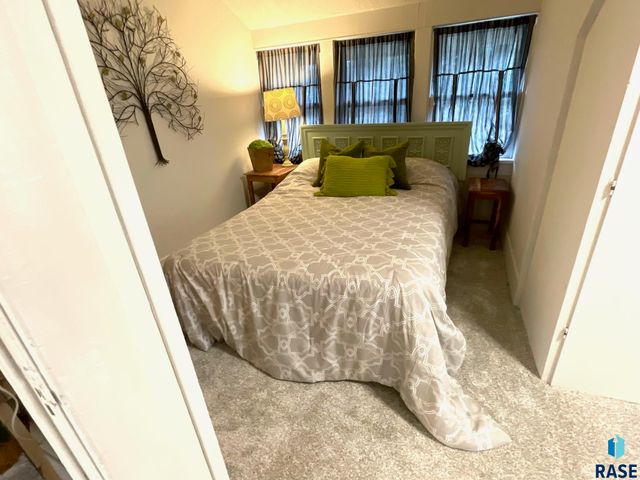 911 7th St Street, Springfield, SD 57062