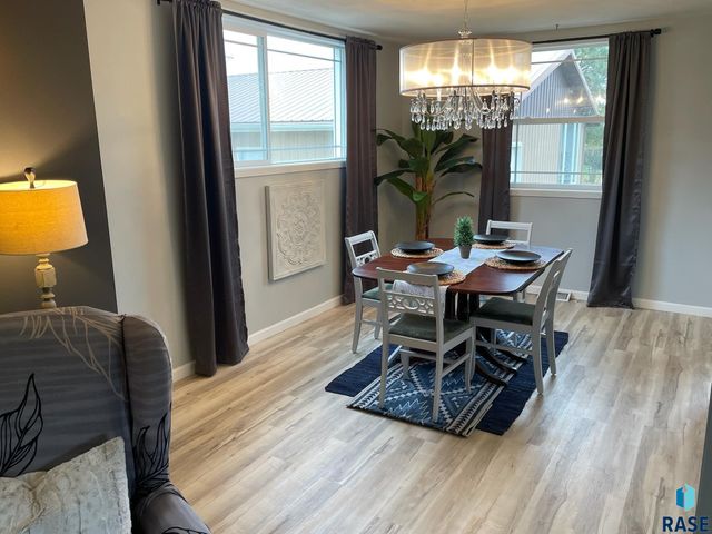 911 7th St Street, Springfield, SD 57062