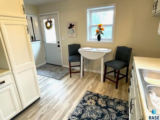 911 7th St Street, Springfield, SD 57062