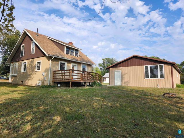 911 7th St Street, Springfield, SD 57062