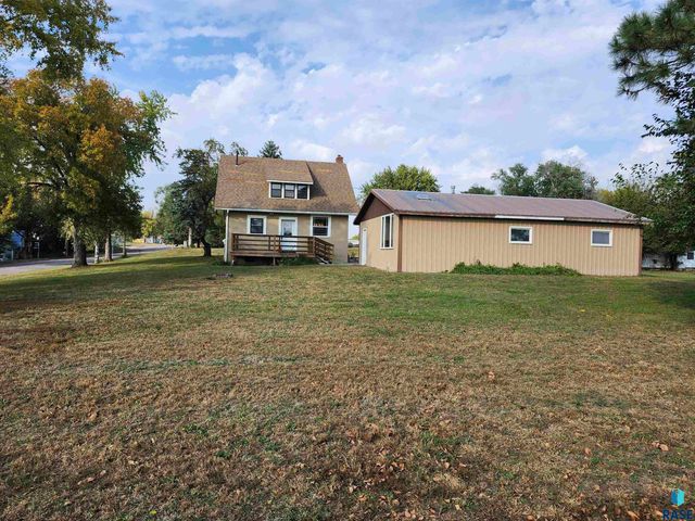 911 7th St Street, Springfield, SD 57062