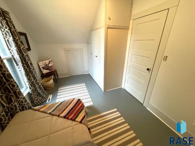 911 7th St Street, Springfield, SD 57062