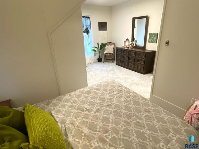 911 7th St Street, Springfield, SD 57062