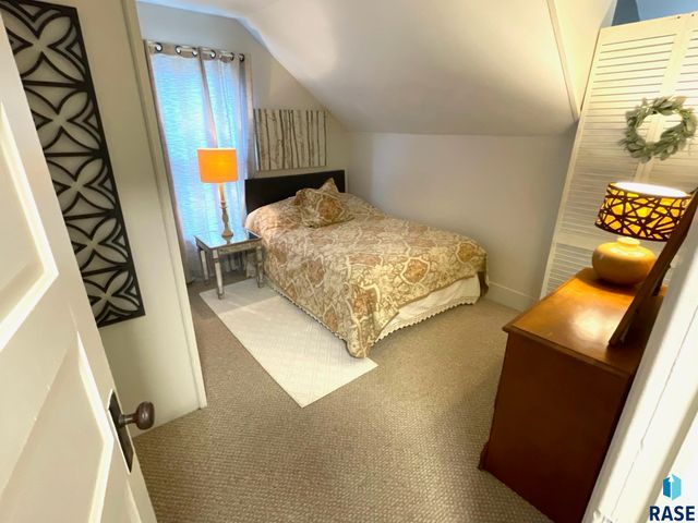 911 7th St Street, Springfield, SD 57062