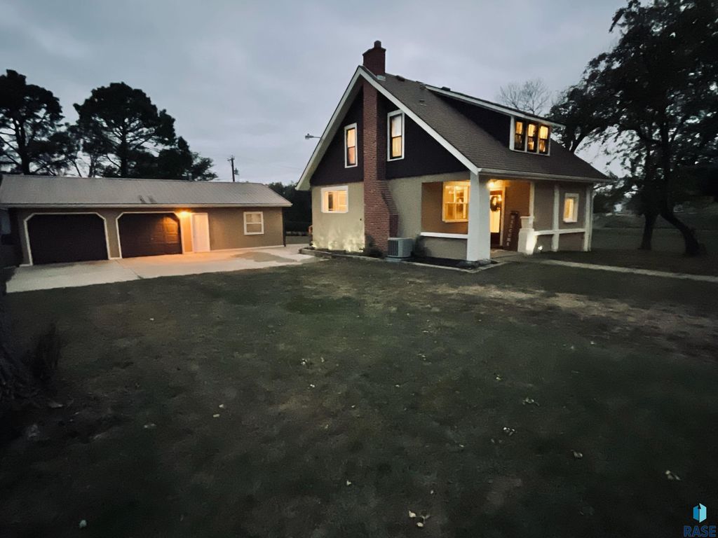 911 7th St Street, Springfield, SD 57062